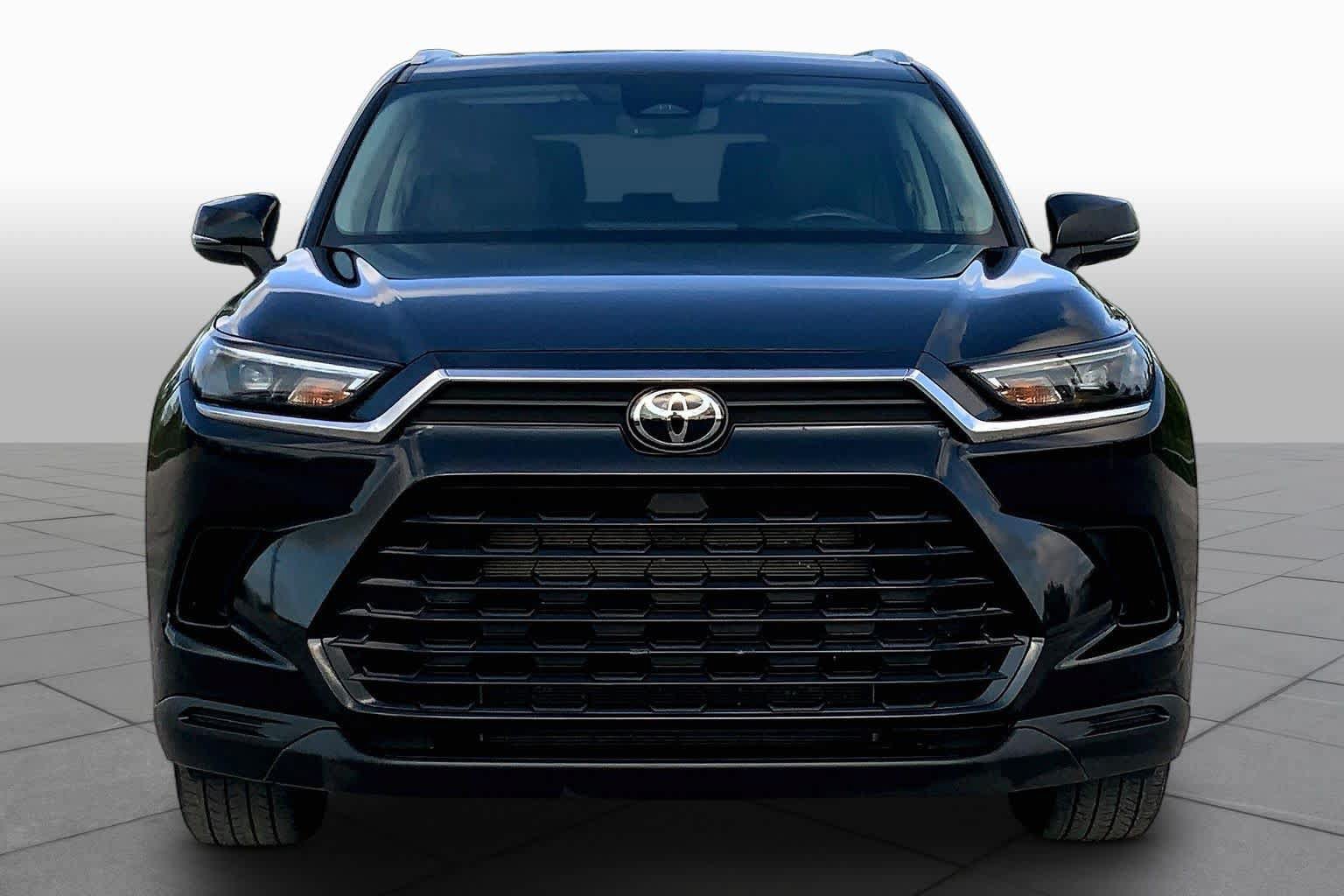 Used 2025 Toyota Grand Highlander AWD image 4