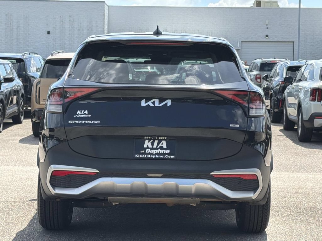 Used 2025 Kia Sportage LX FWD image 5