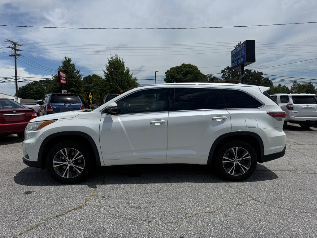 Used 2016 Toyota Highlander XLE FWD image 4