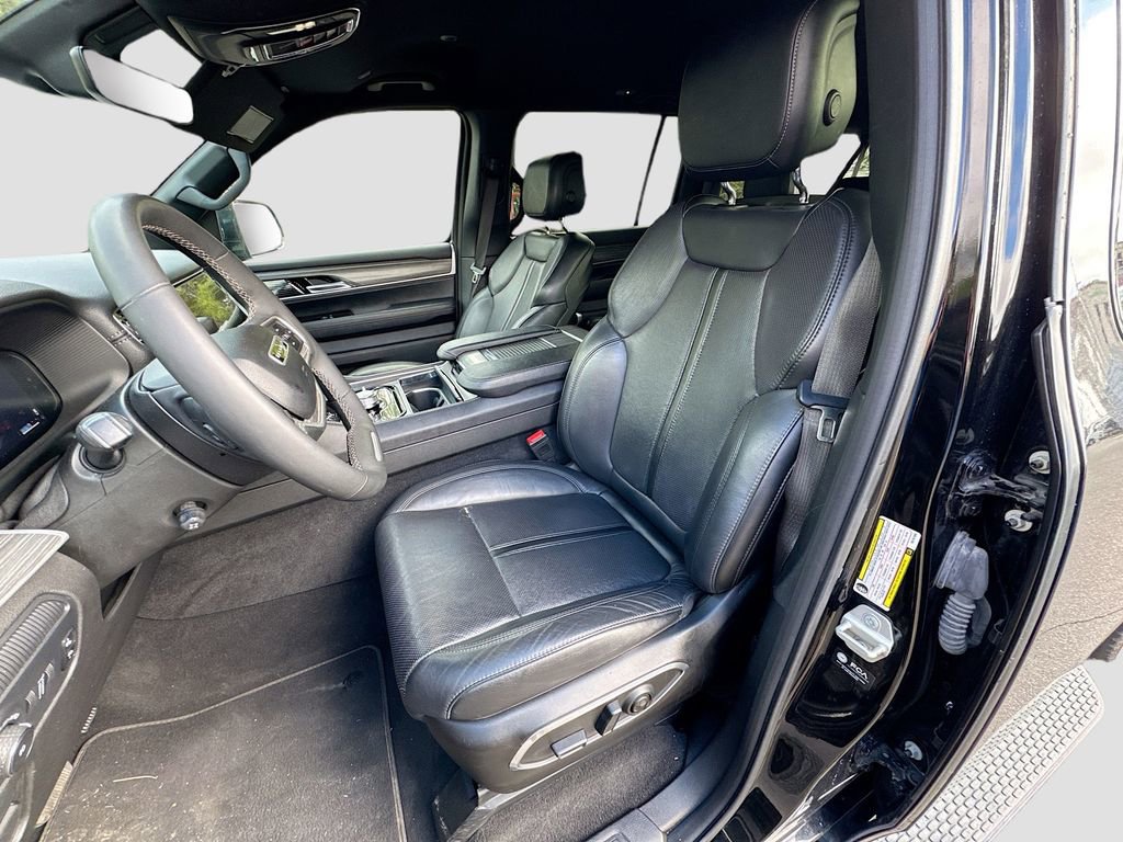 Used 2024 Jeep Wagoneer L Series III w/ Flexible Seating Group image 21