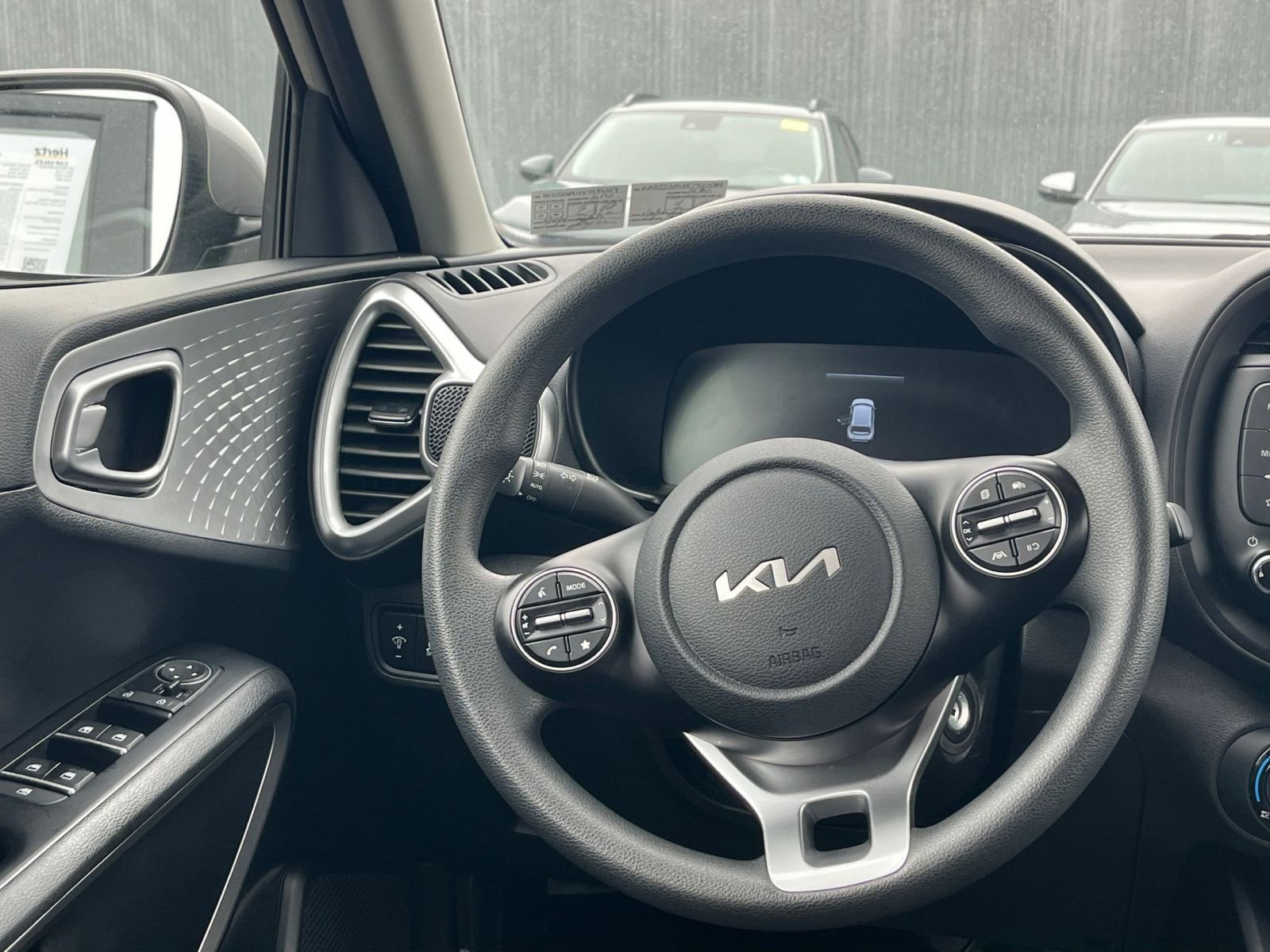 Used 2025 Kia Soul LX w/ LX Technology Package FWD image 26