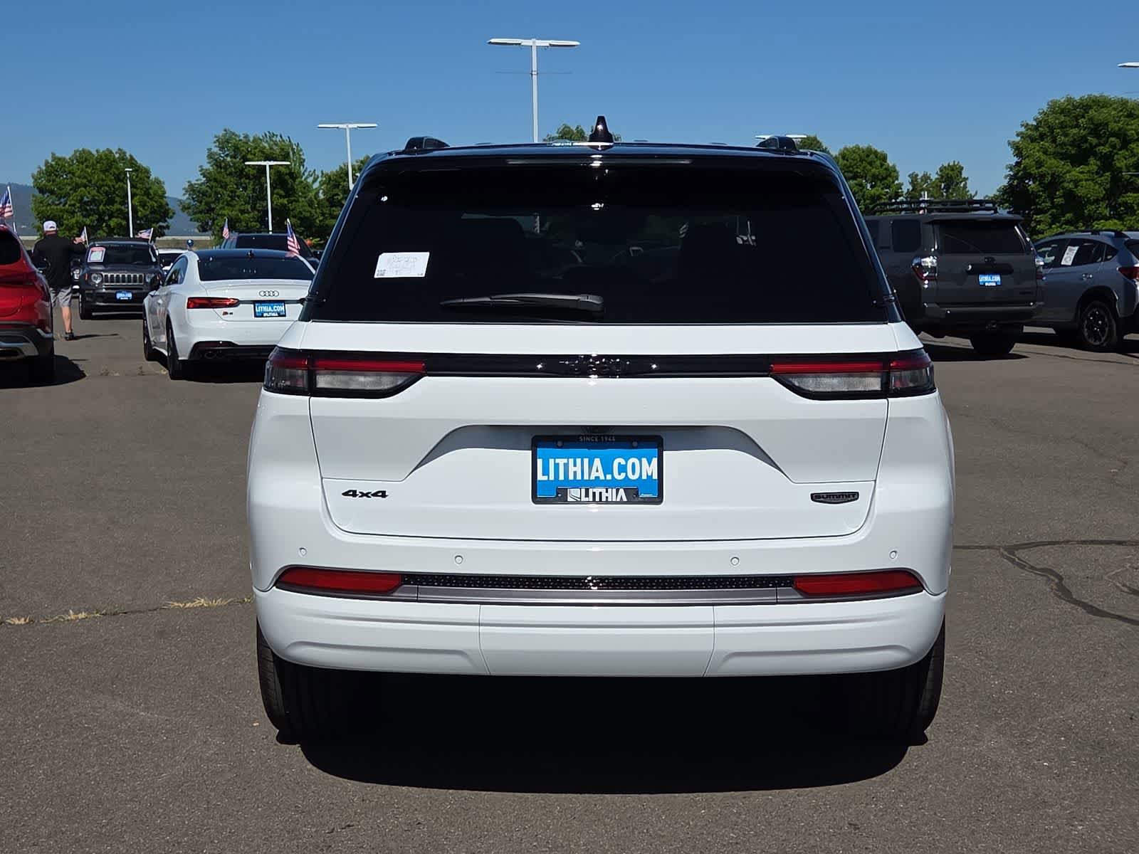 New 2026 Jeep Grand Cherokee Summit AWD/4WD image 13