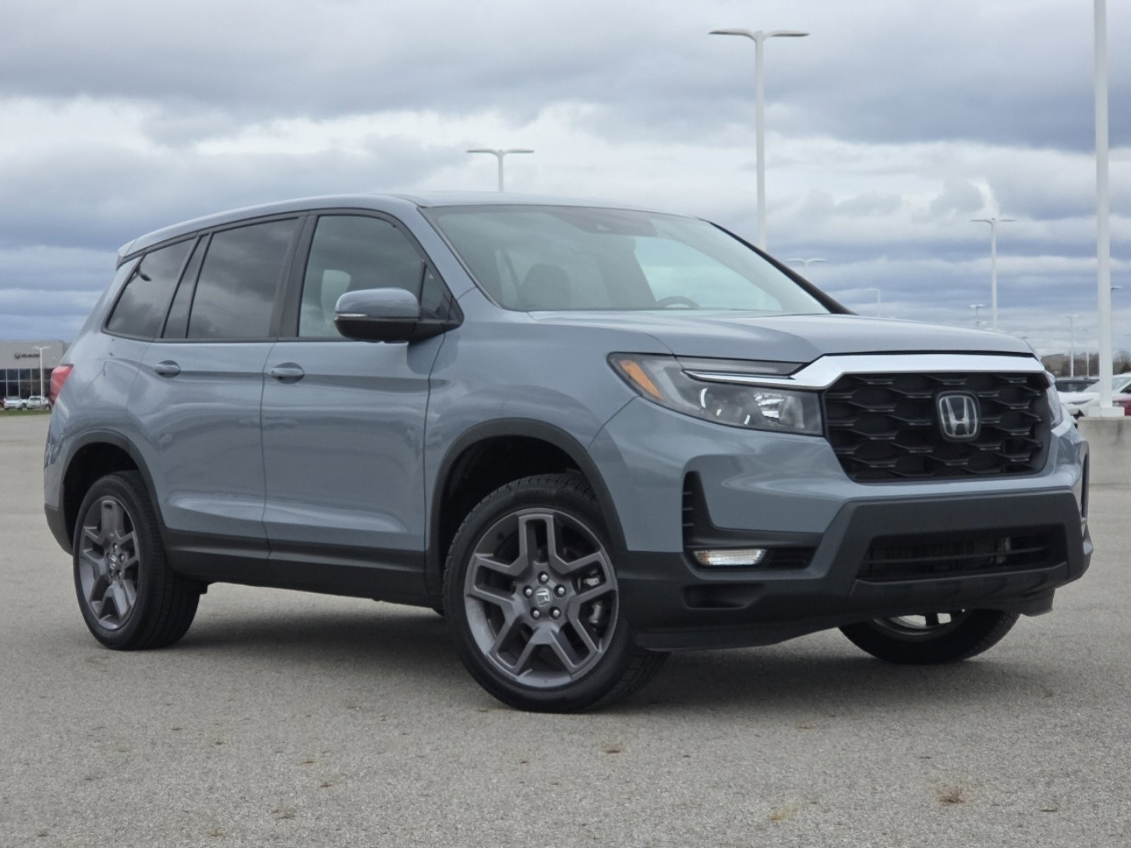 Used 2023 Honda Passport EX-L image 2