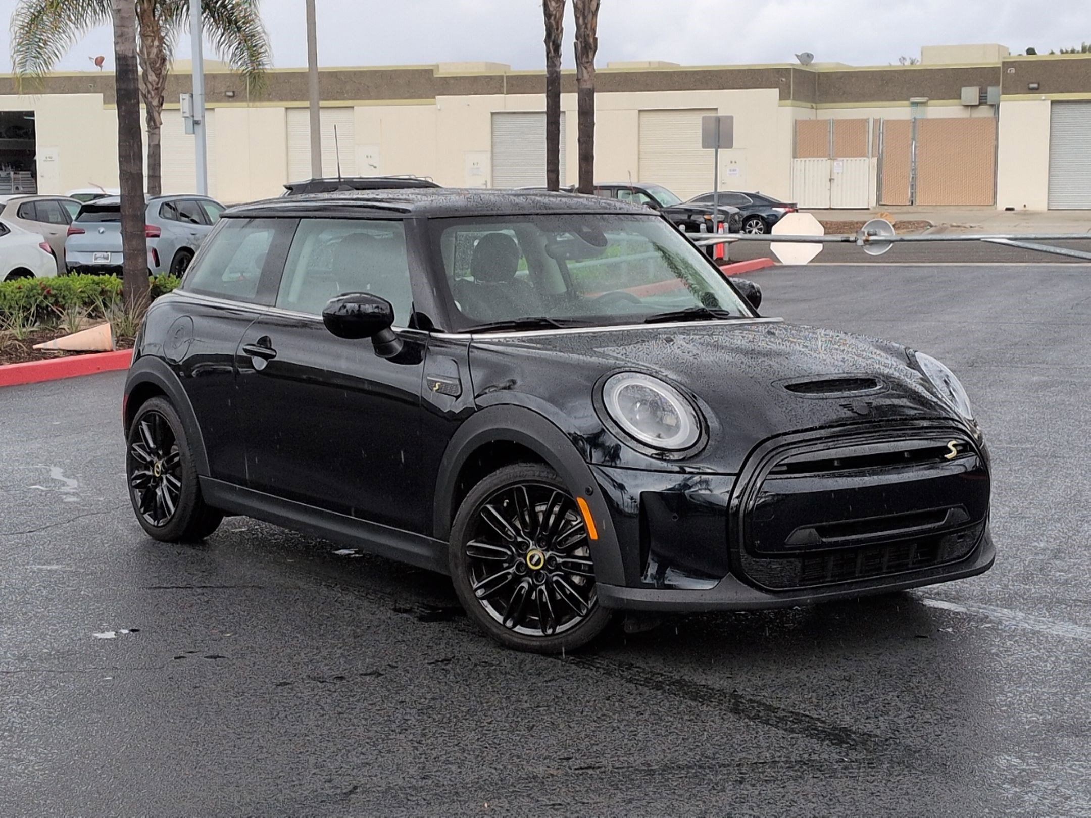 Used 2024 MINI Cooper SE image 2