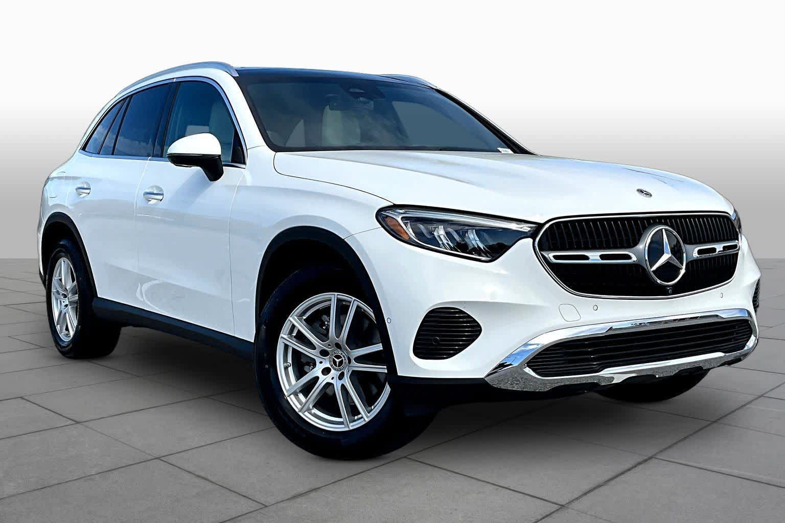 Used 2025 Mercedes-Benz GLC 300 4MATIC image 3