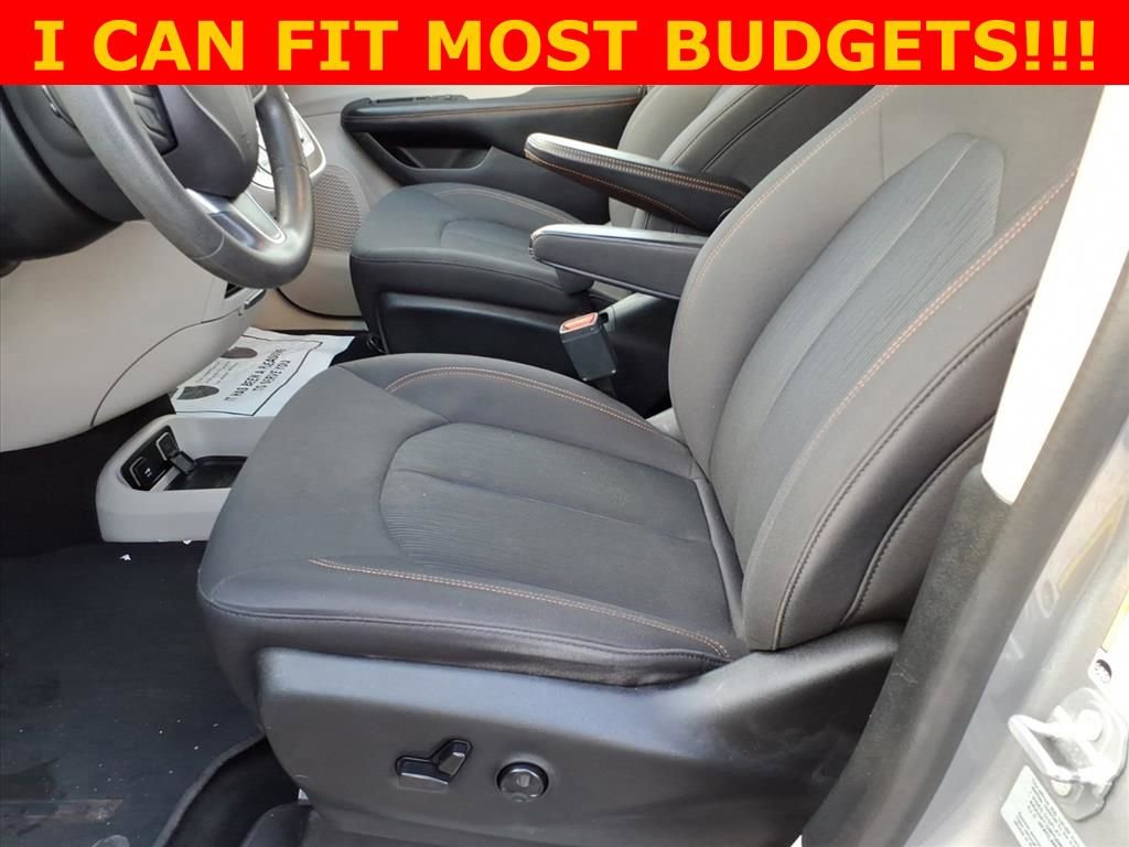 Used 2017 Chrysler Pacifica Touring image 14