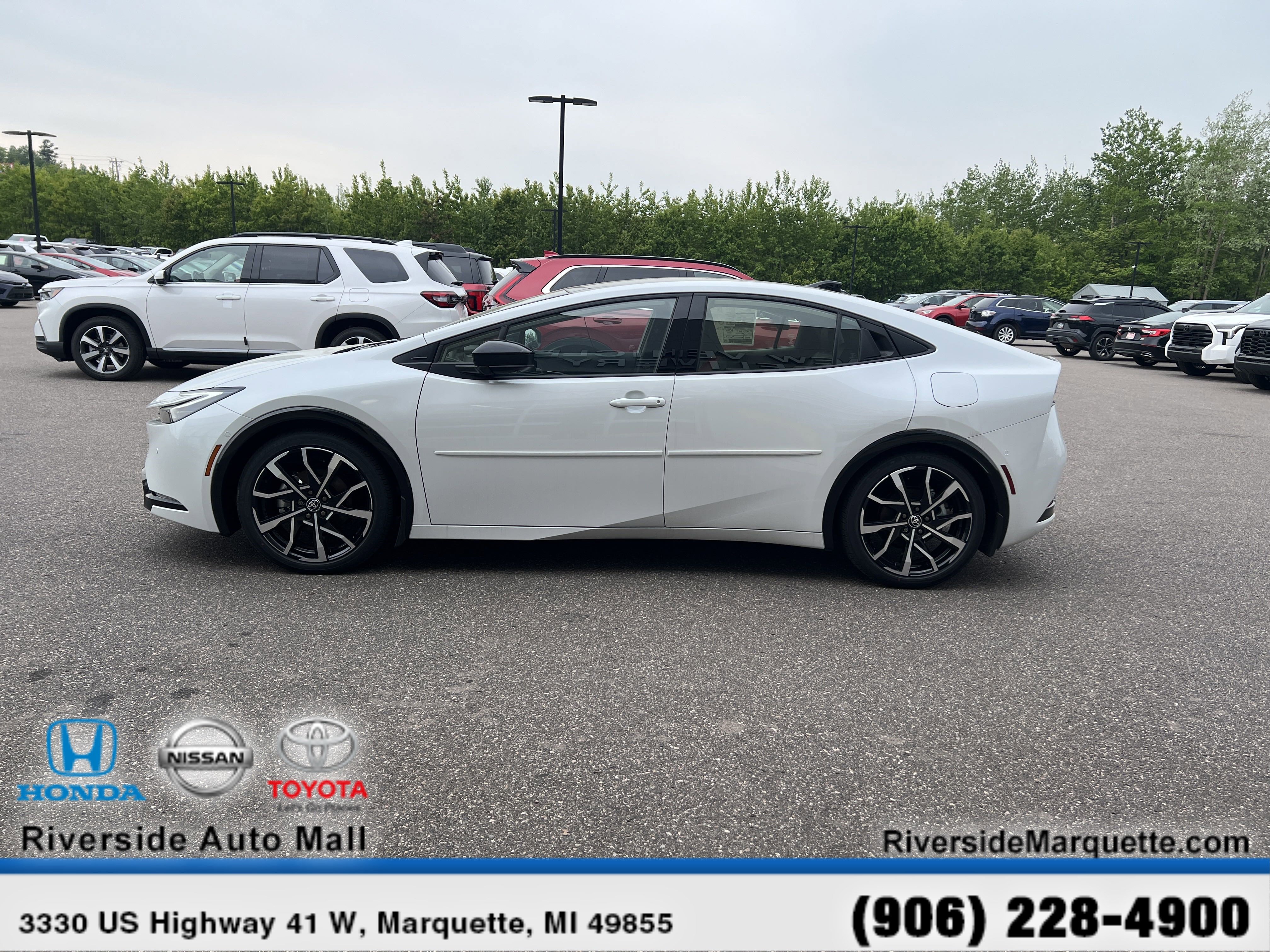 Used 2024 Toyota Prius Prime Premium w/ Advanced Technology Package FWD image 4