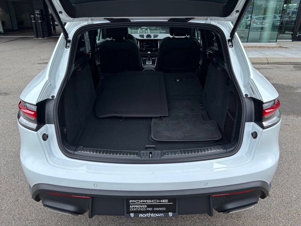 Certified 2023 Porsche Macan AWD/4WD image 13
