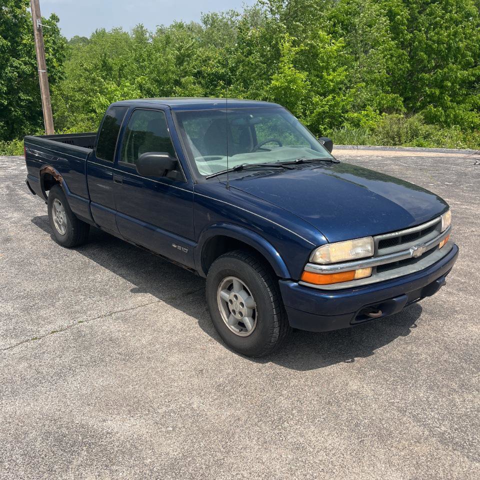 Used 1999 Chevrolet S10 Pickup LS w/ Preferred Equipment Group AWD/4WD image 3