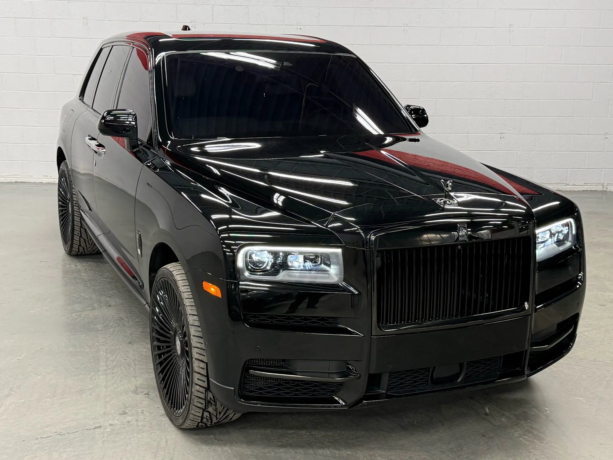 Used 2022 Rolls-Royce Cullinan Black Badge w/ Dark Exterior Package image 20