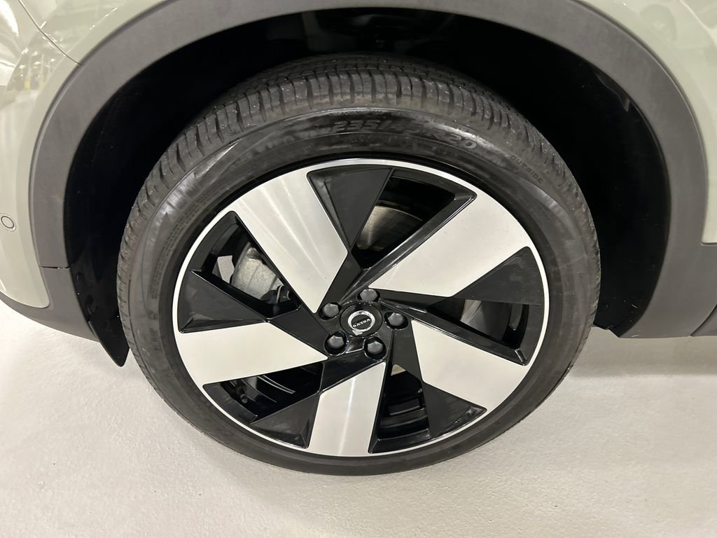 Certified 2024 Volvo C40 P8 Recharge Ultimate image 8