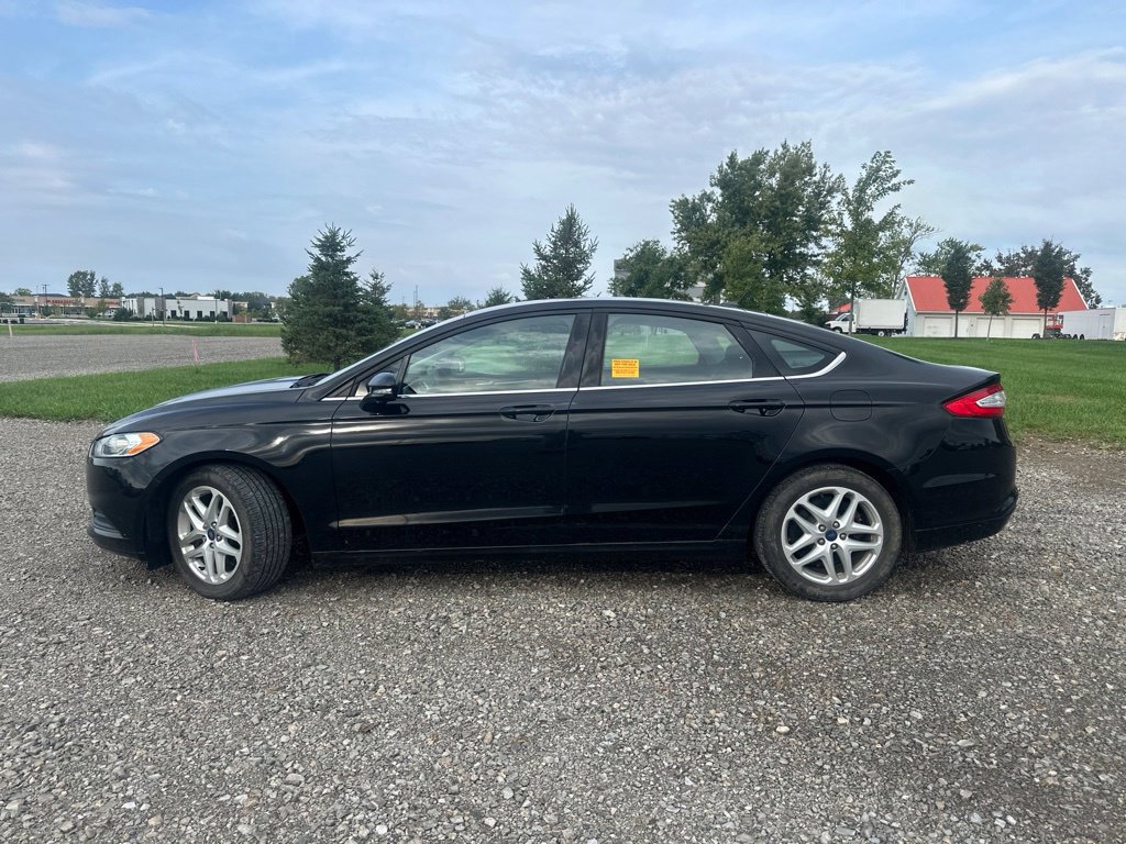 Used 2016 Ford Fusion SE FWD image 6