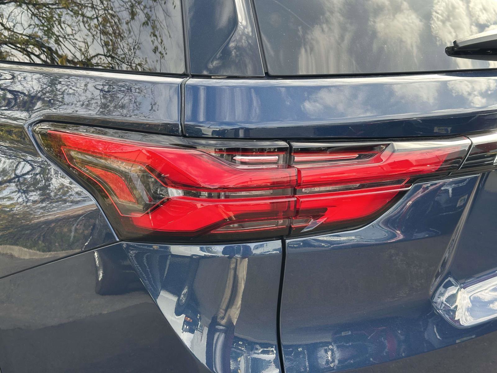 Used 2023 Chevrolet Traverse LT image 10