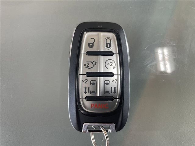 Used 2021 Chrysler Pacifica Touring image 29