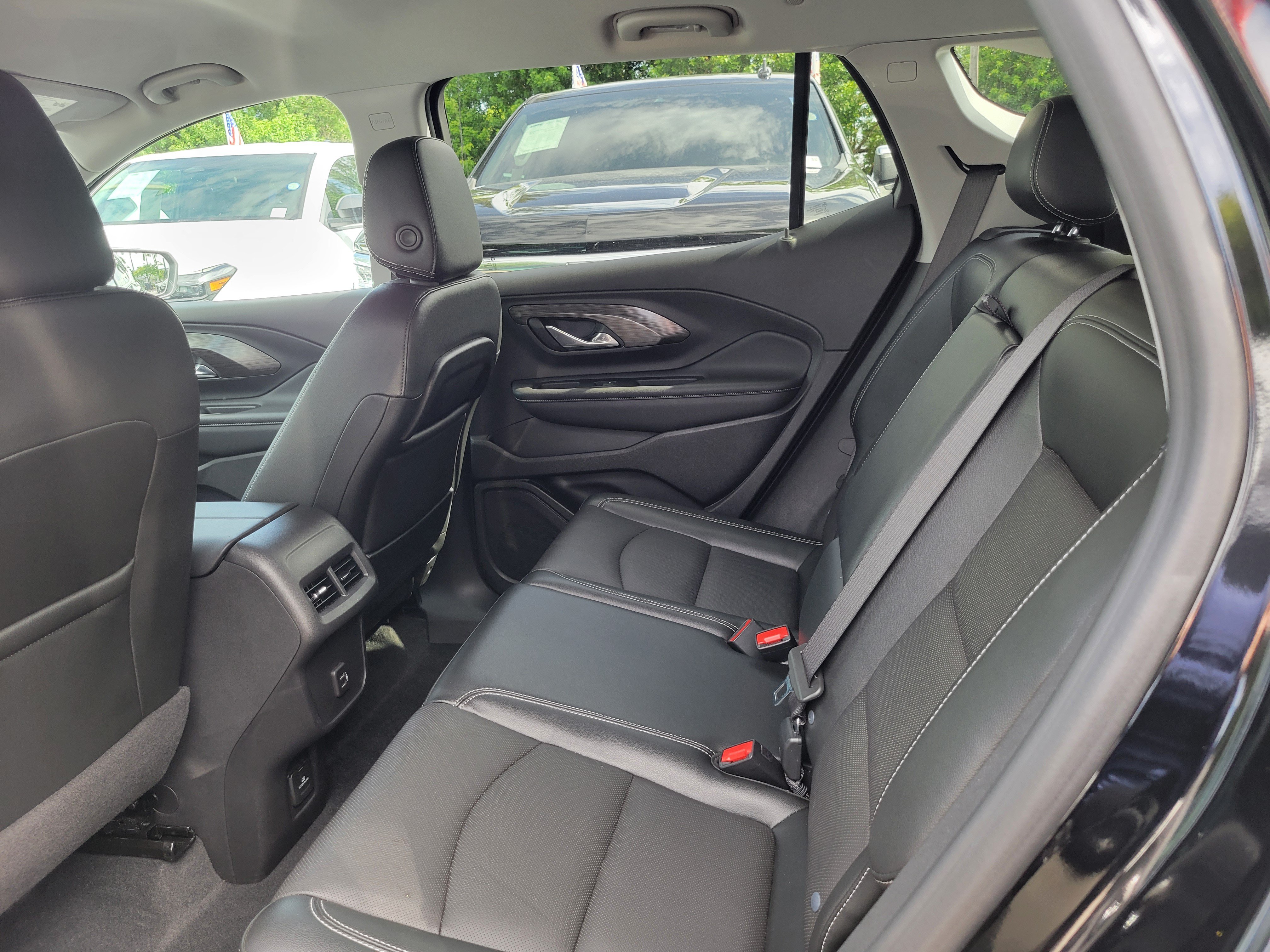 Used 2023 GMC Terrain SLT w/ Tech Package FWD image 13