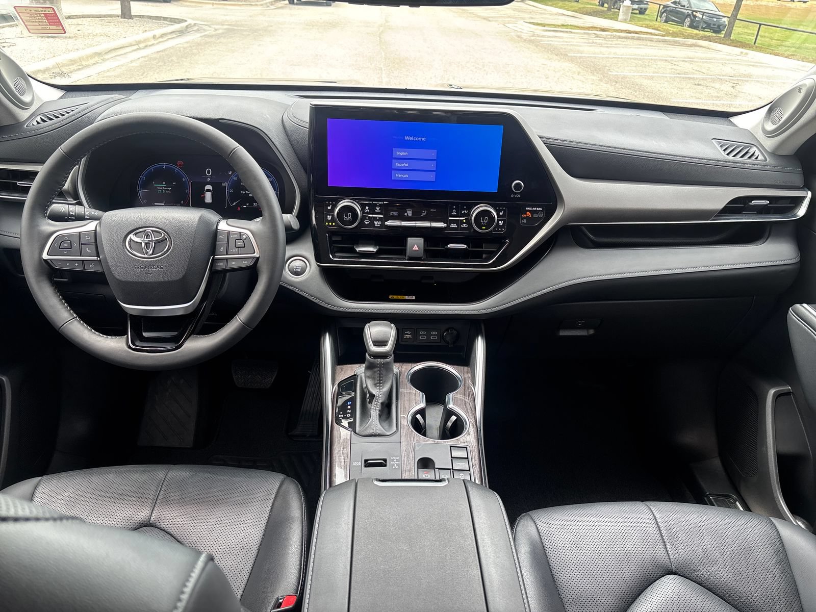Used 2025 Toyota Highlander Limited FWD image 9