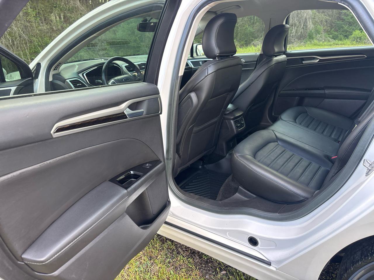 Used 2016 Ford Fusion SE w/ Equipment Group 202A image 11