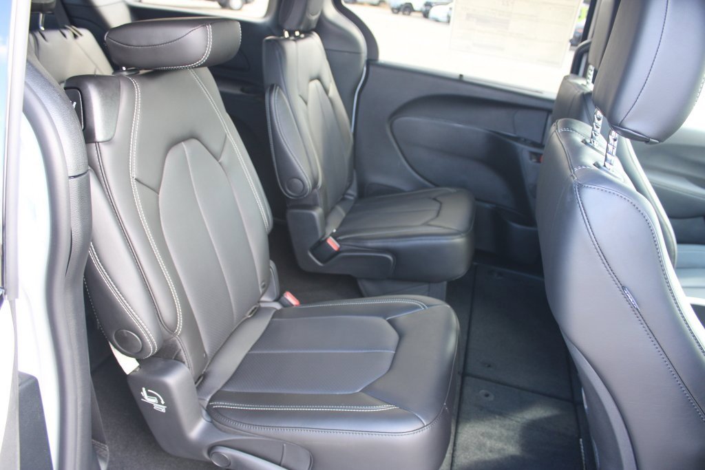 New 2026 Chrysler Pacifica Select w/ S Appearance Package image 29