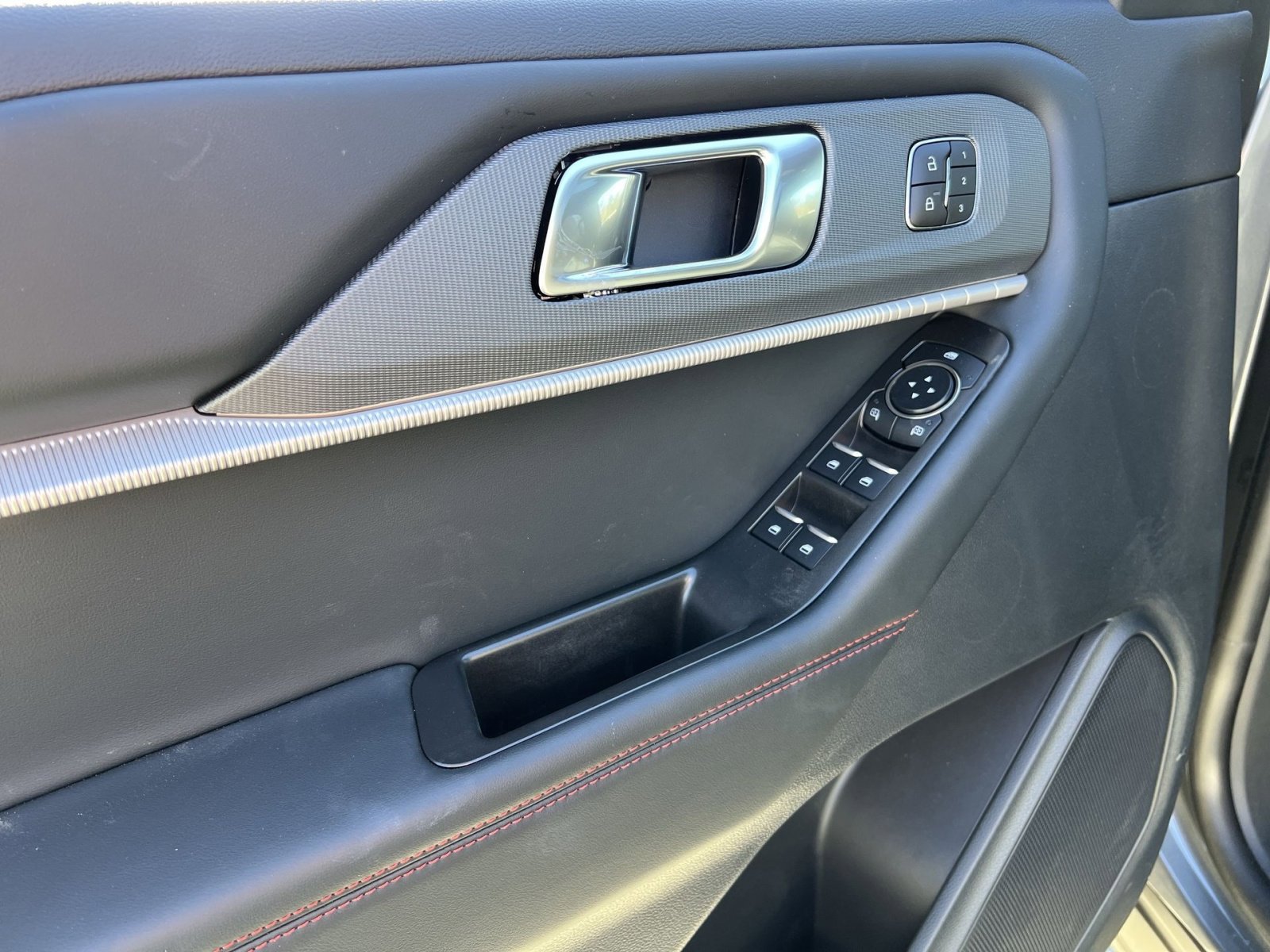 New 2026 Ford Explorer ST-Line w/ ST-Line Street Pack image 15