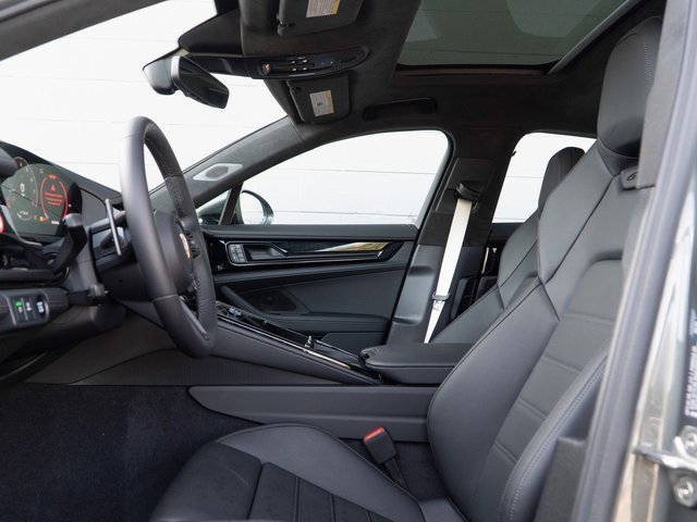 Certified 2025 Porsche Panamera GTS image 17