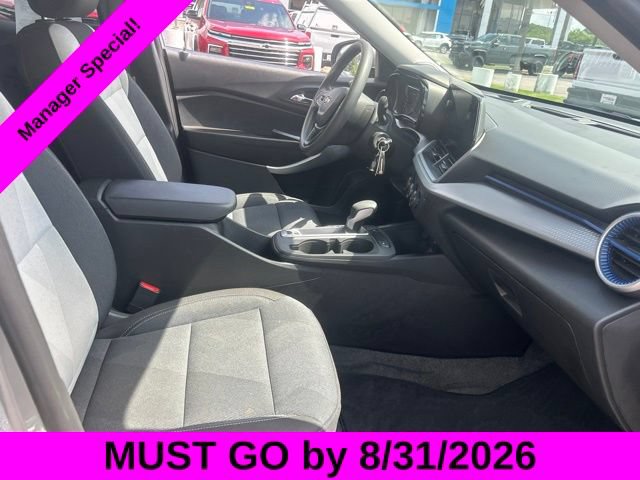 Used 2026 Chevrolet Trax LS w/ LS Convenience Package FWD image 30