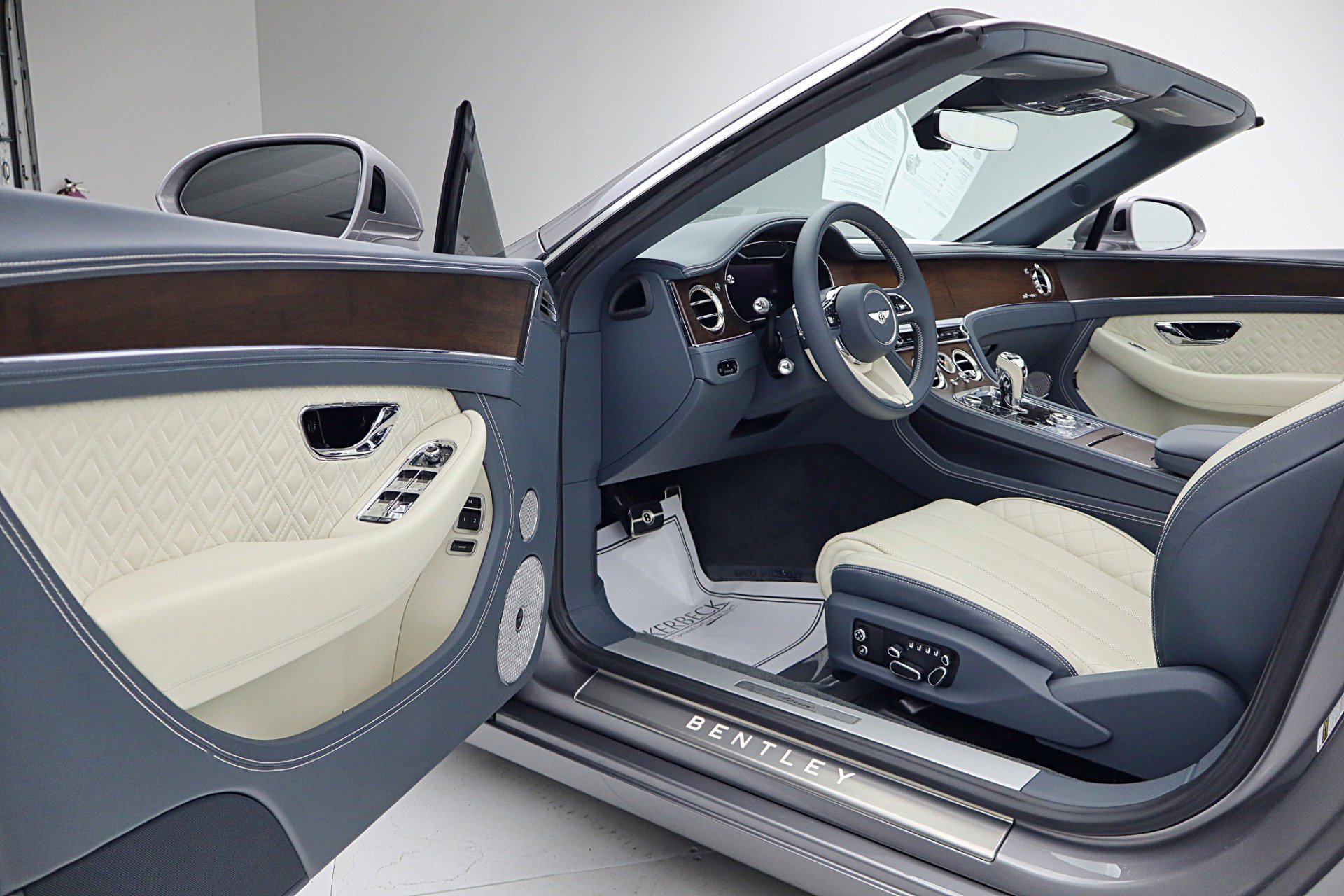 Used 2023 Bentley Continental GT Azure image 50