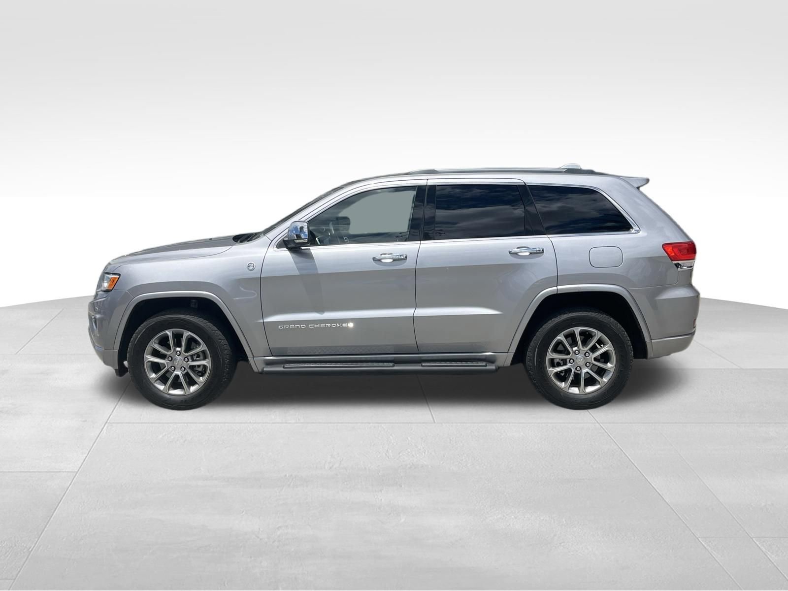 Used 2016 Jeep Grand Cherokee Overland w/ Advanced Technology Group AWD/4WD image 3