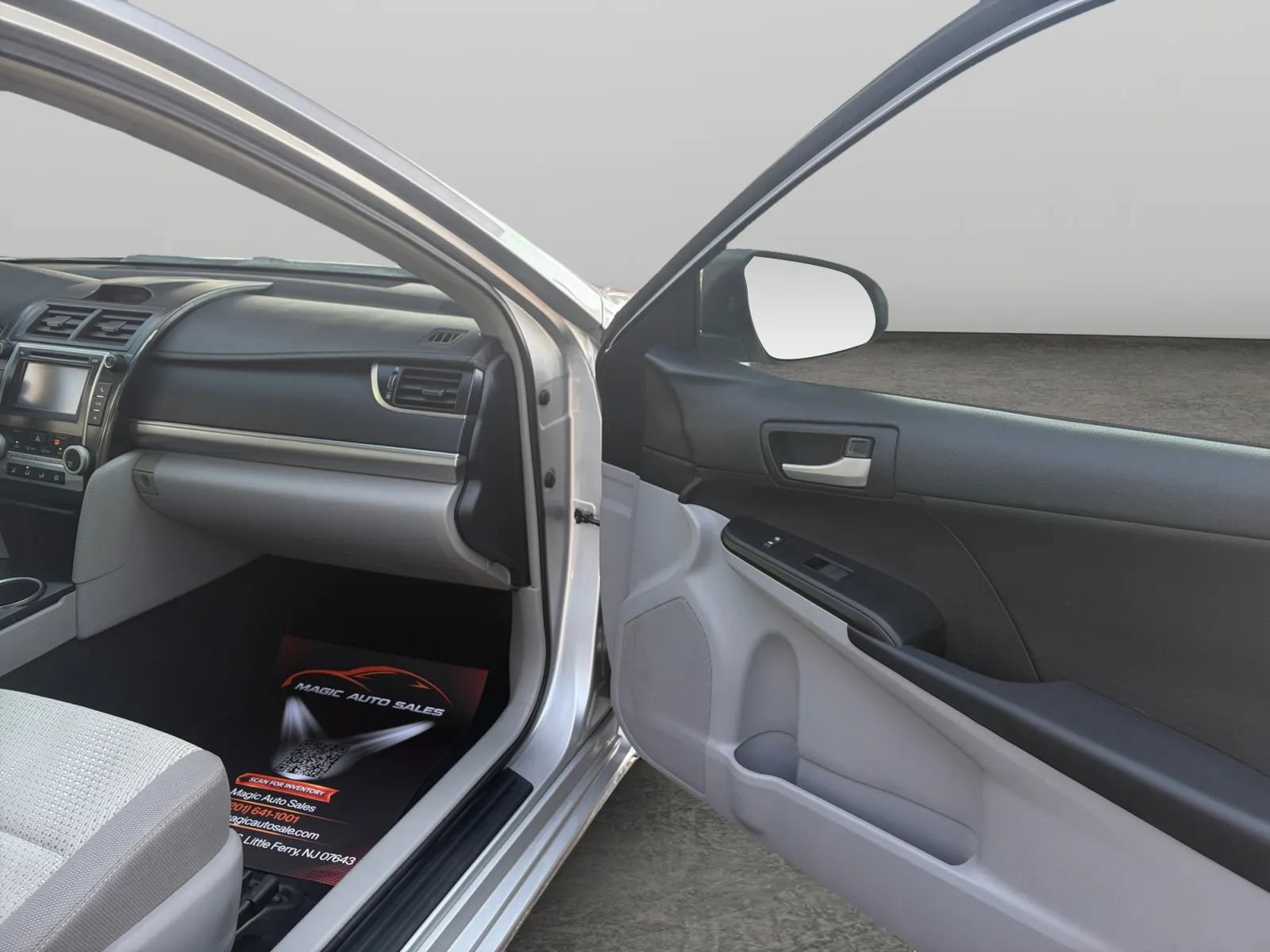 Used 2012 Toyota Camry LE FWD image 19
