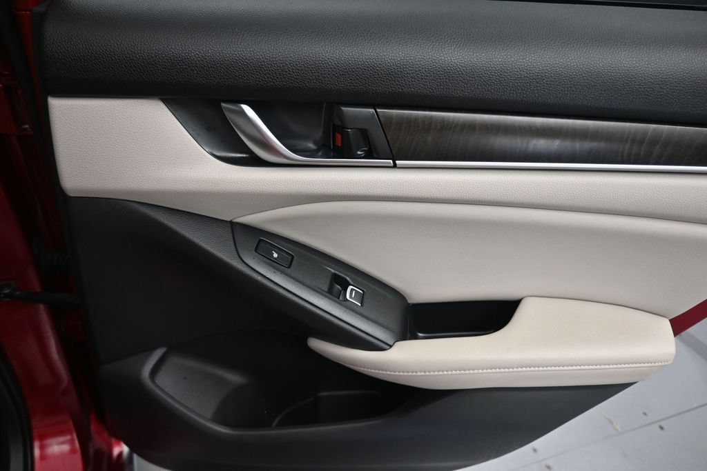 Used 2018 Honda Accord Touring image 39