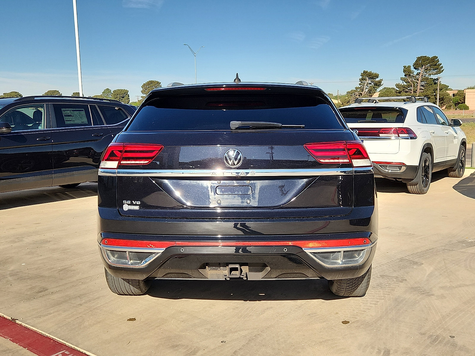 Used 2021 Volkswagen Atlas Cross Sport SE w/ Panoramic Sunroof Package image 6