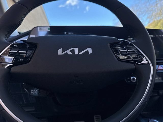 Used 2025 Kia Niro EX Touring FWD image 7
