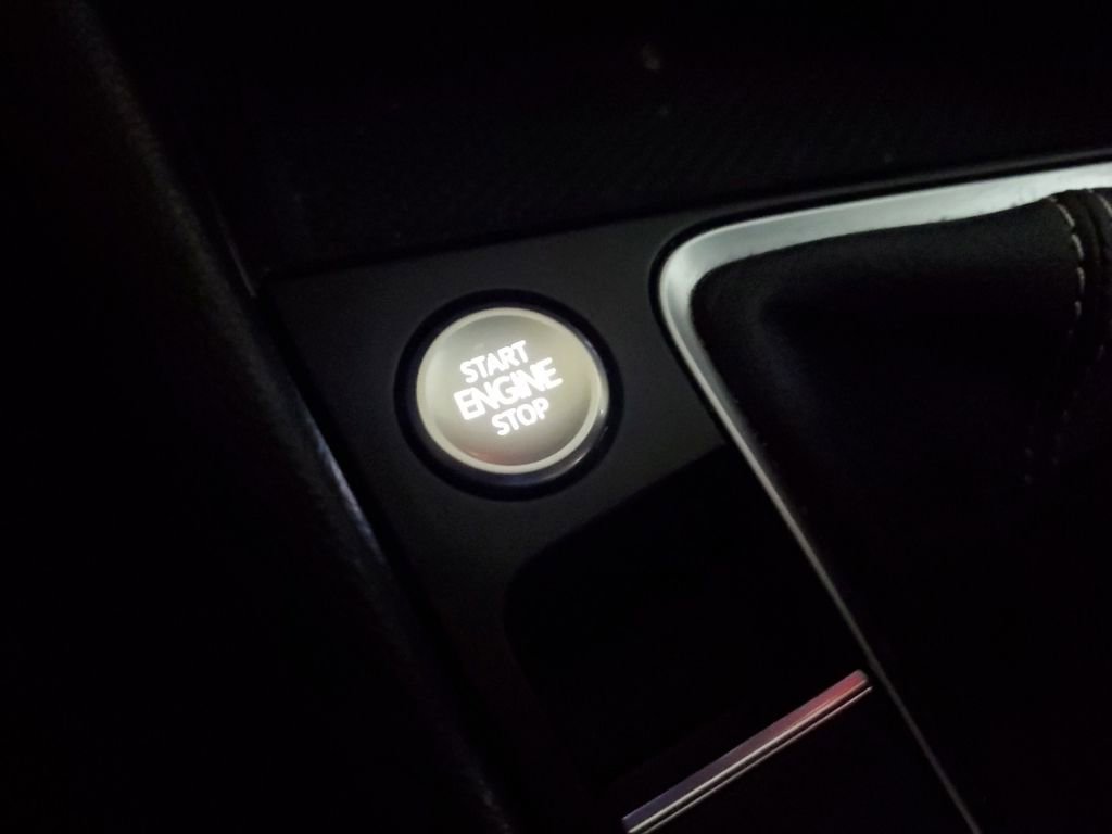 Certified 2023 Volkswagen Jetta SE w/ Panoramic Sunroof Package FWD image 15