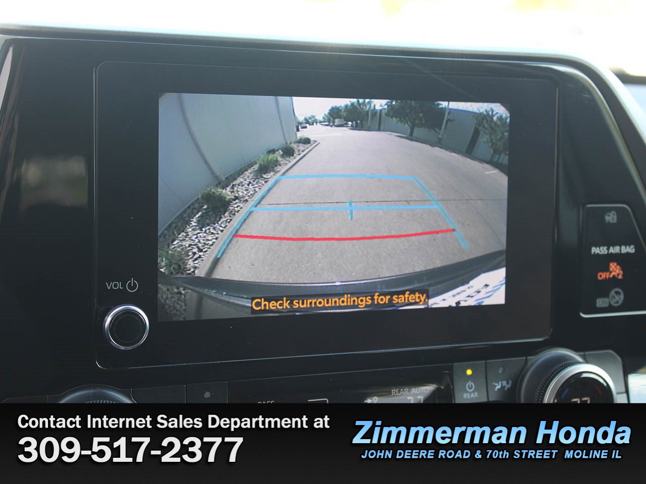 Used 2024 Toyota Highlander LE AWD/4WD image 23