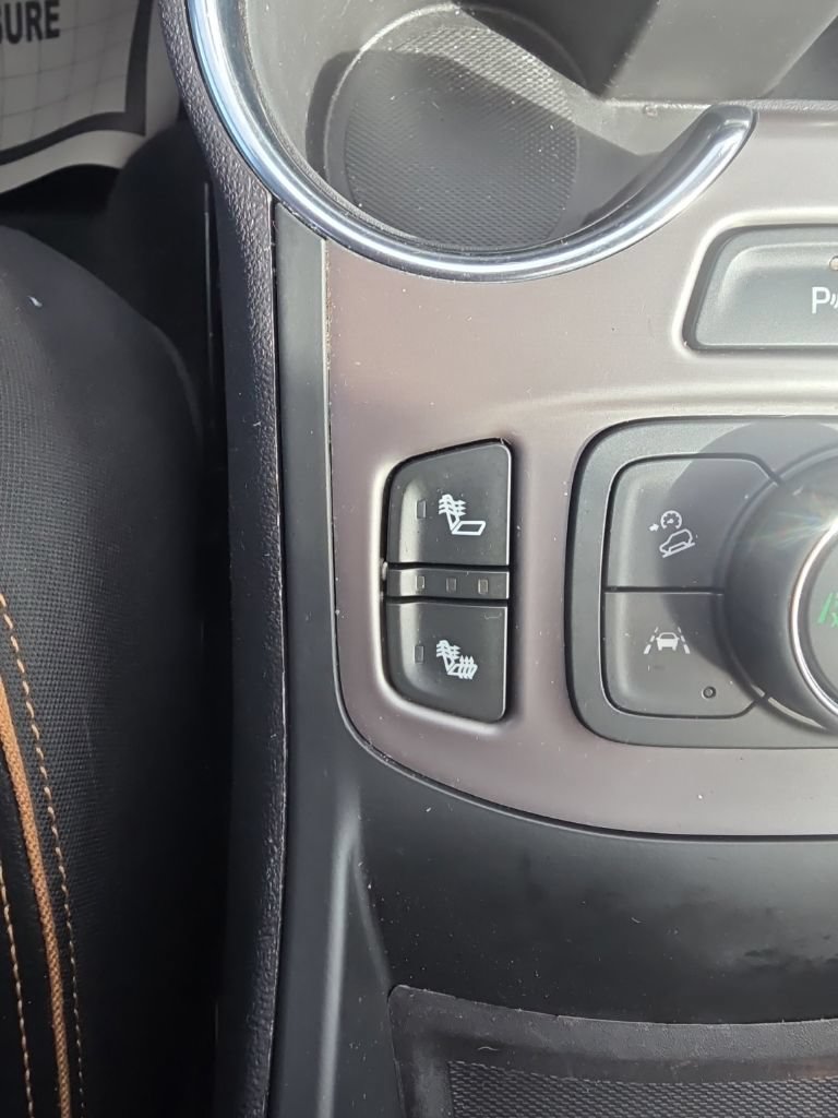 Used 2024 GMC Terrain AT4 w/ Tech Package AWD/4WD image 8