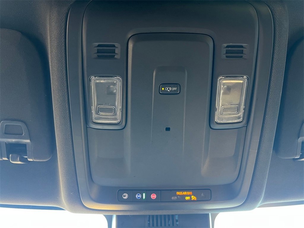 Used 2023 GMC Yukon XL SLE image 24