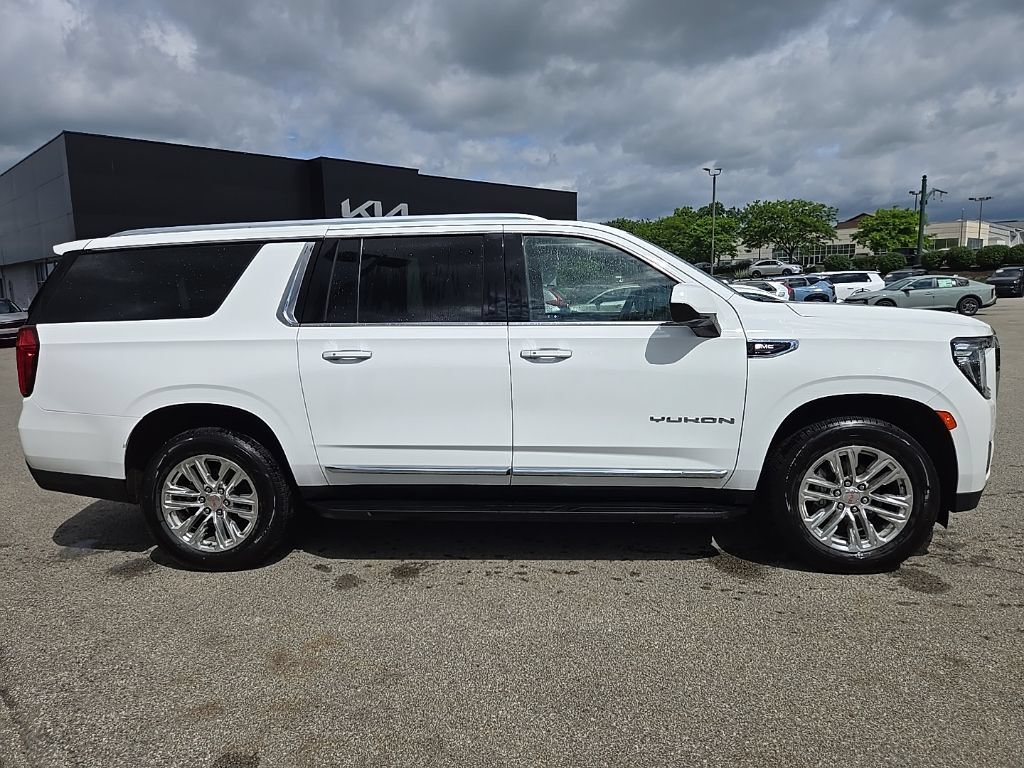 Used 2023 GMC Yukon XL SLT AWD/4WD image 2
