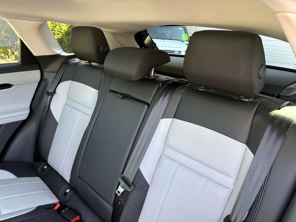 Certified 2025 Land Rover Range Rover Evoque Dynamic SE image 21