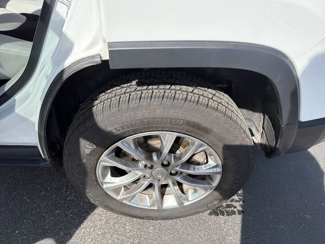 Used 2021 Jeep Cherokee Latitude Plus AWD/4WD image 11