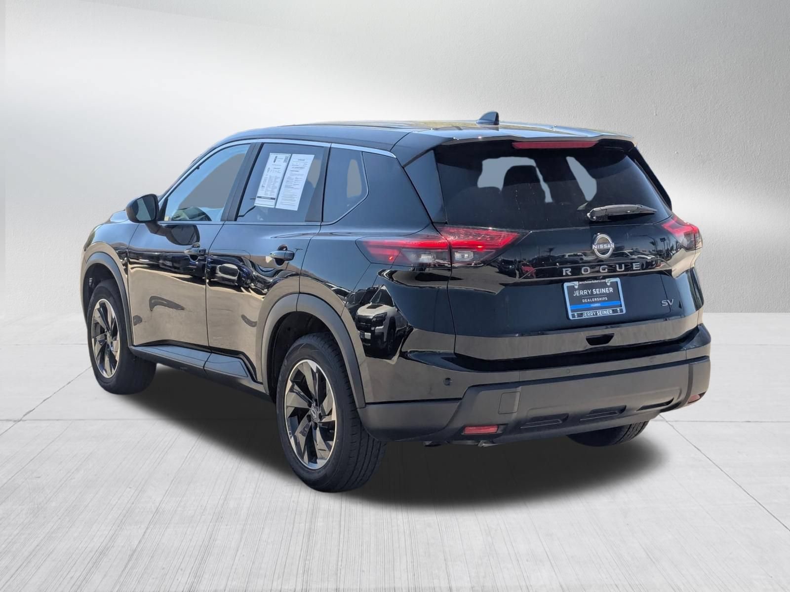 Used 2024 Nissan Rogue SV FWD image 3
