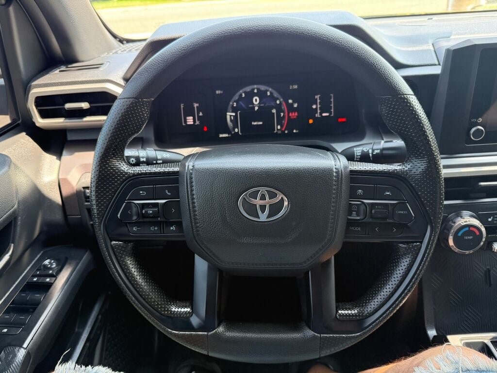 Used 2025 Toyota Tacoma SR5 AWD/4WD image 11