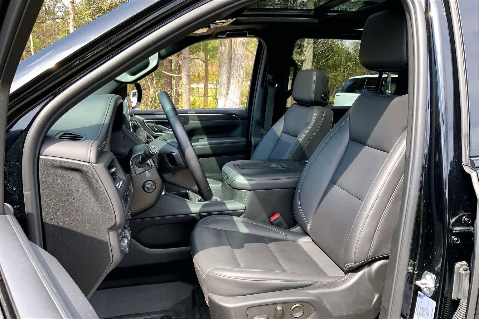 Used 2023 Chevrolet Suburban Z71 w/ Luxury Package AWD/4WD image 9