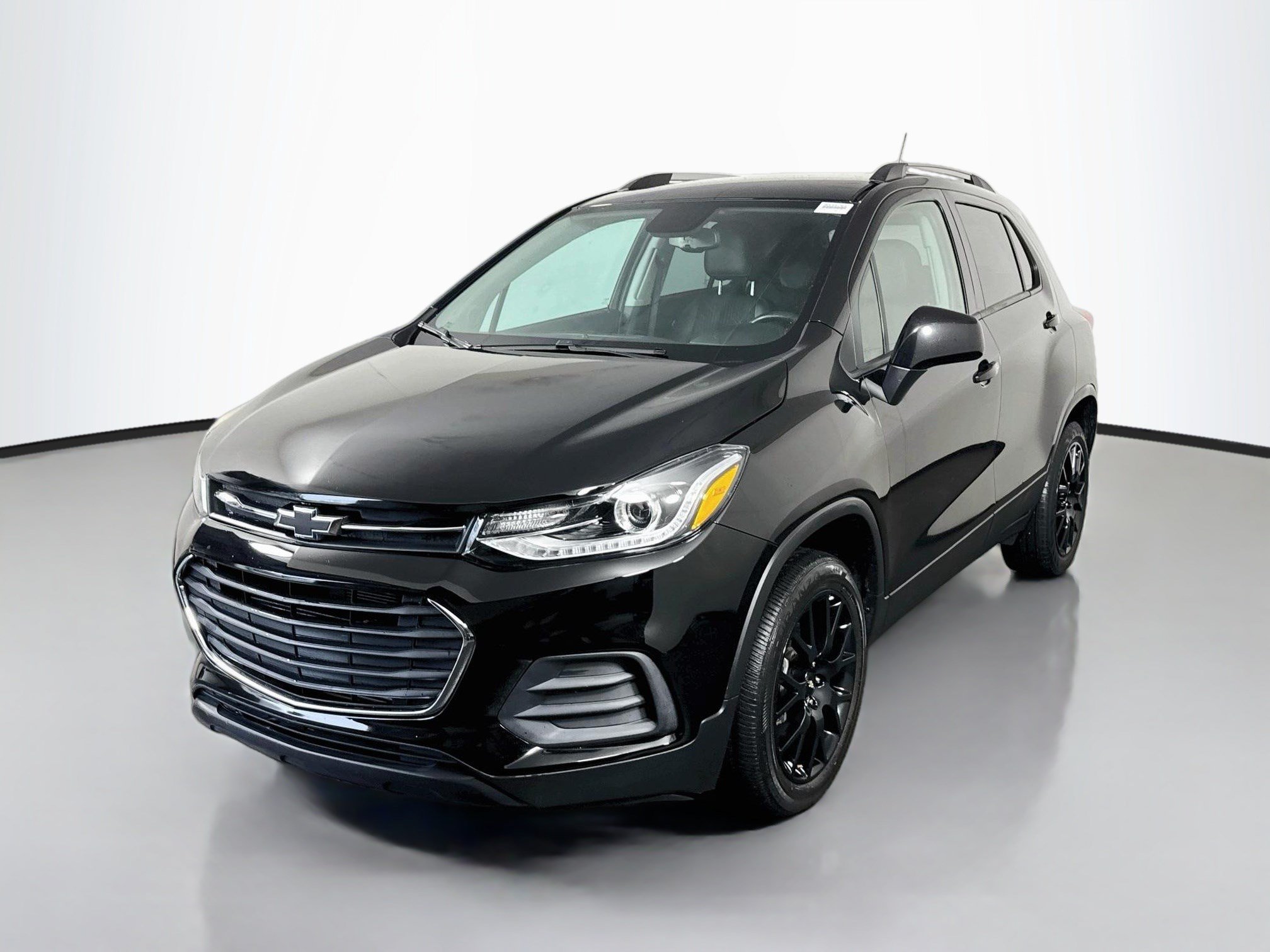 Used 2022 Chevrolet Trax LT w/ Midnight Edition AWD/4WD image 4