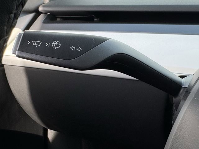 Used 2024 Tesla Model Y Long Range AWD/4WD image 25