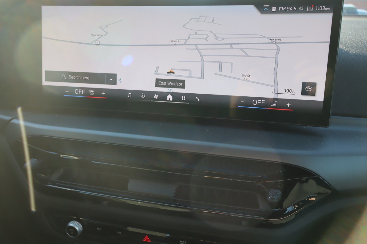 Used 2025 BMW 230i xDrive Coupe w/ Premium Package image 11