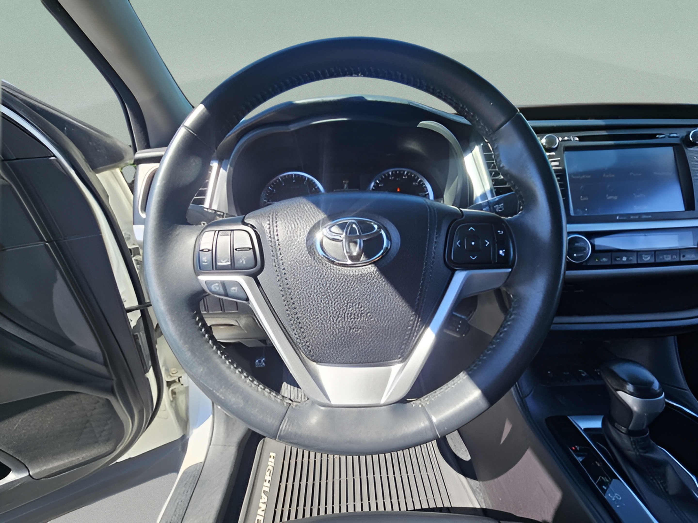 Used 2016 Toyota Highlander XLE AWD/4WD image 24