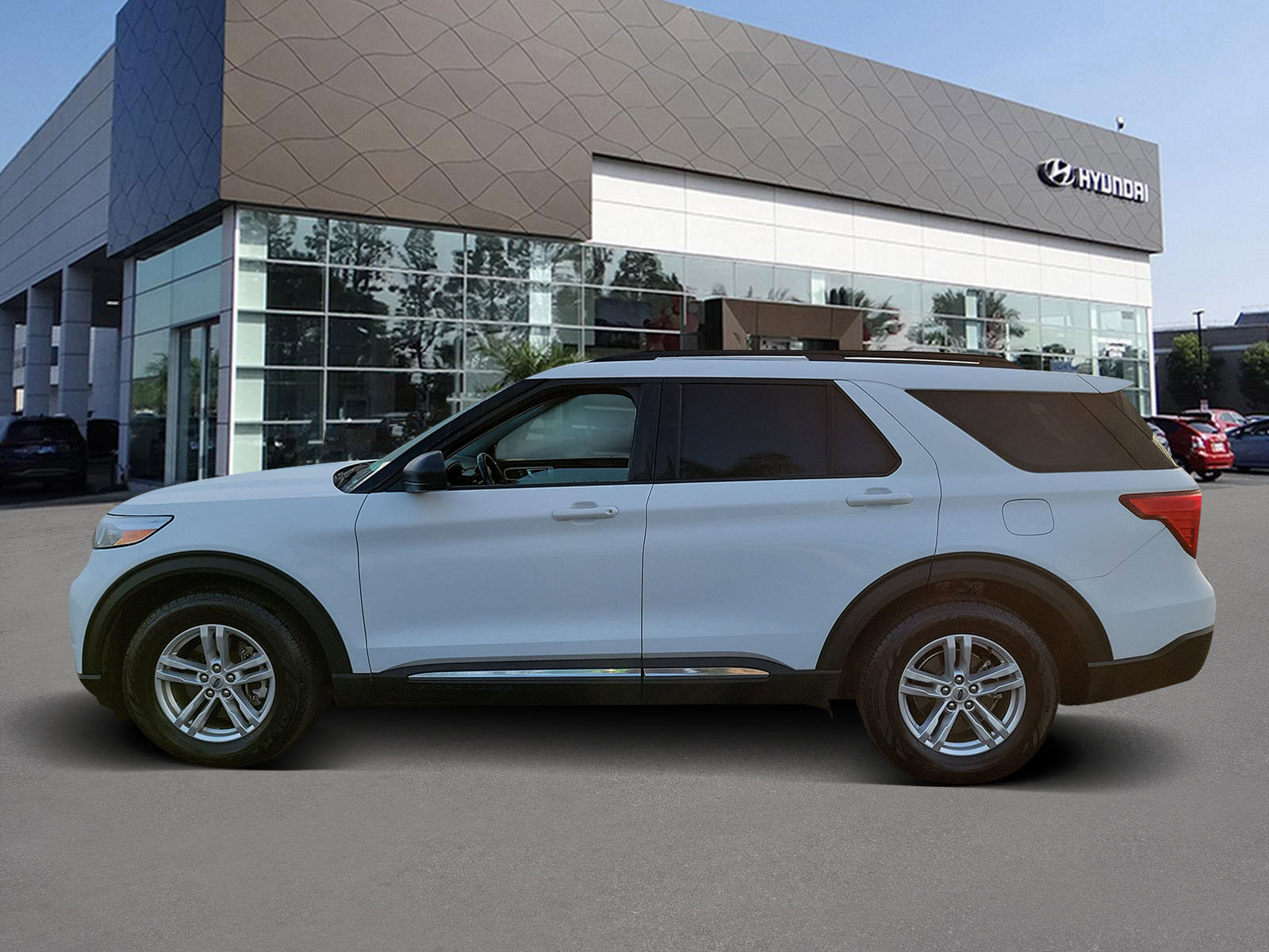 Used 2020 Ford Explorer XLT image 3