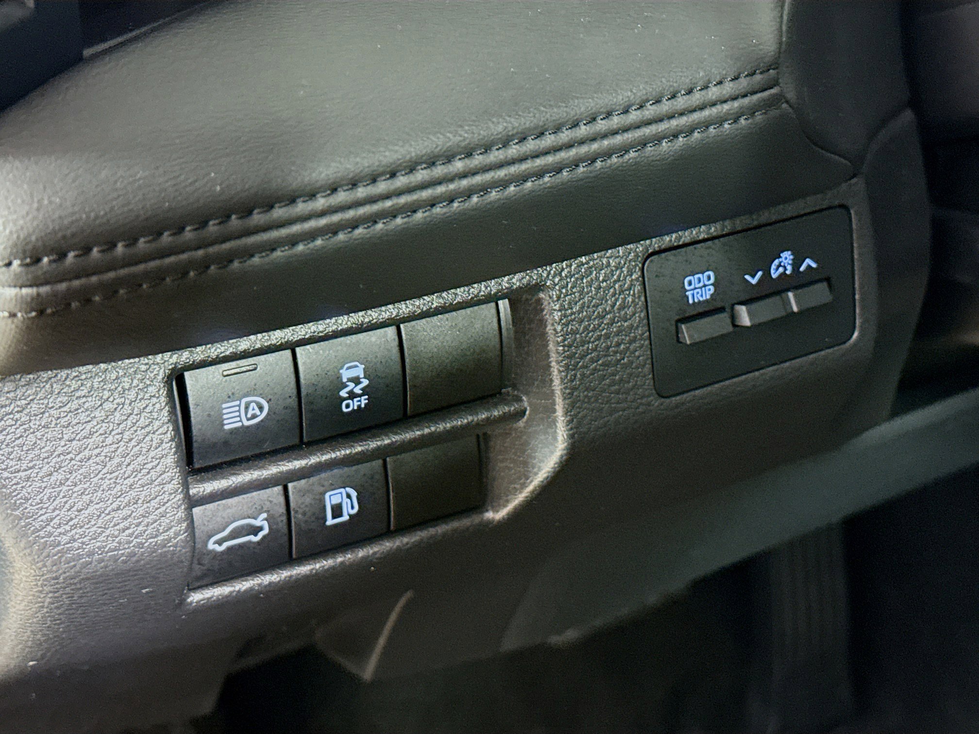 Used 2022 Toyota Avalon XLE image 9