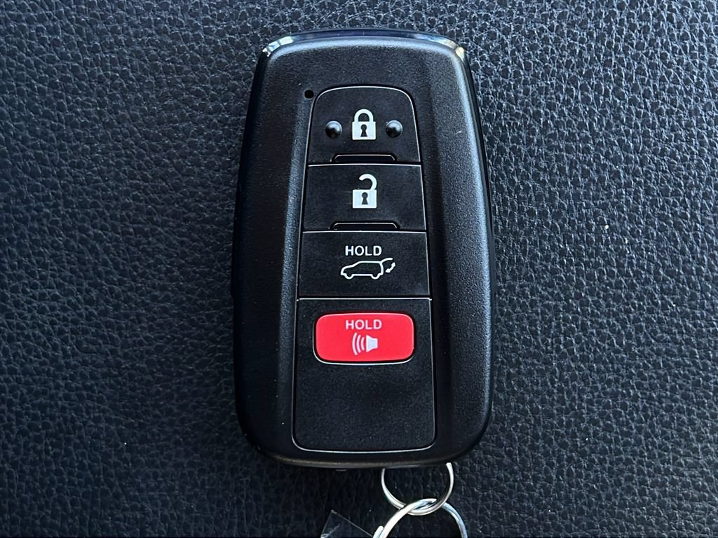 Used 2025 Toyota RAV4 XLE w/ Convenience Package FWD image 9
