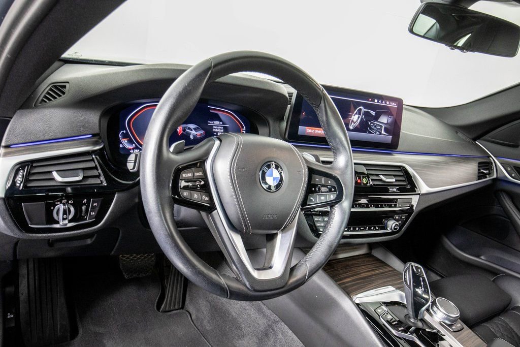 Used 2023 BMW 540i w/ Convenience Package image 17