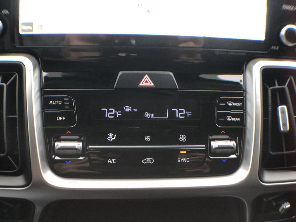 Used 2022 Kia Sorento EX w/ Panoramic Sunroof Package image 39